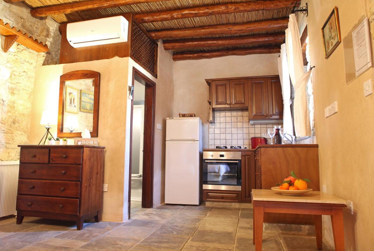 Agrovino Lofou Hotel Buitenkant foto