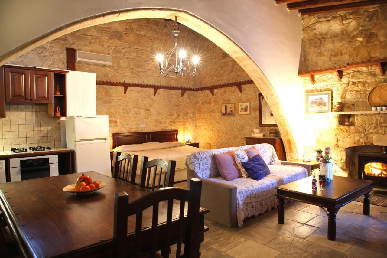 Agrovino Lofou Hotel Buitenkant foto