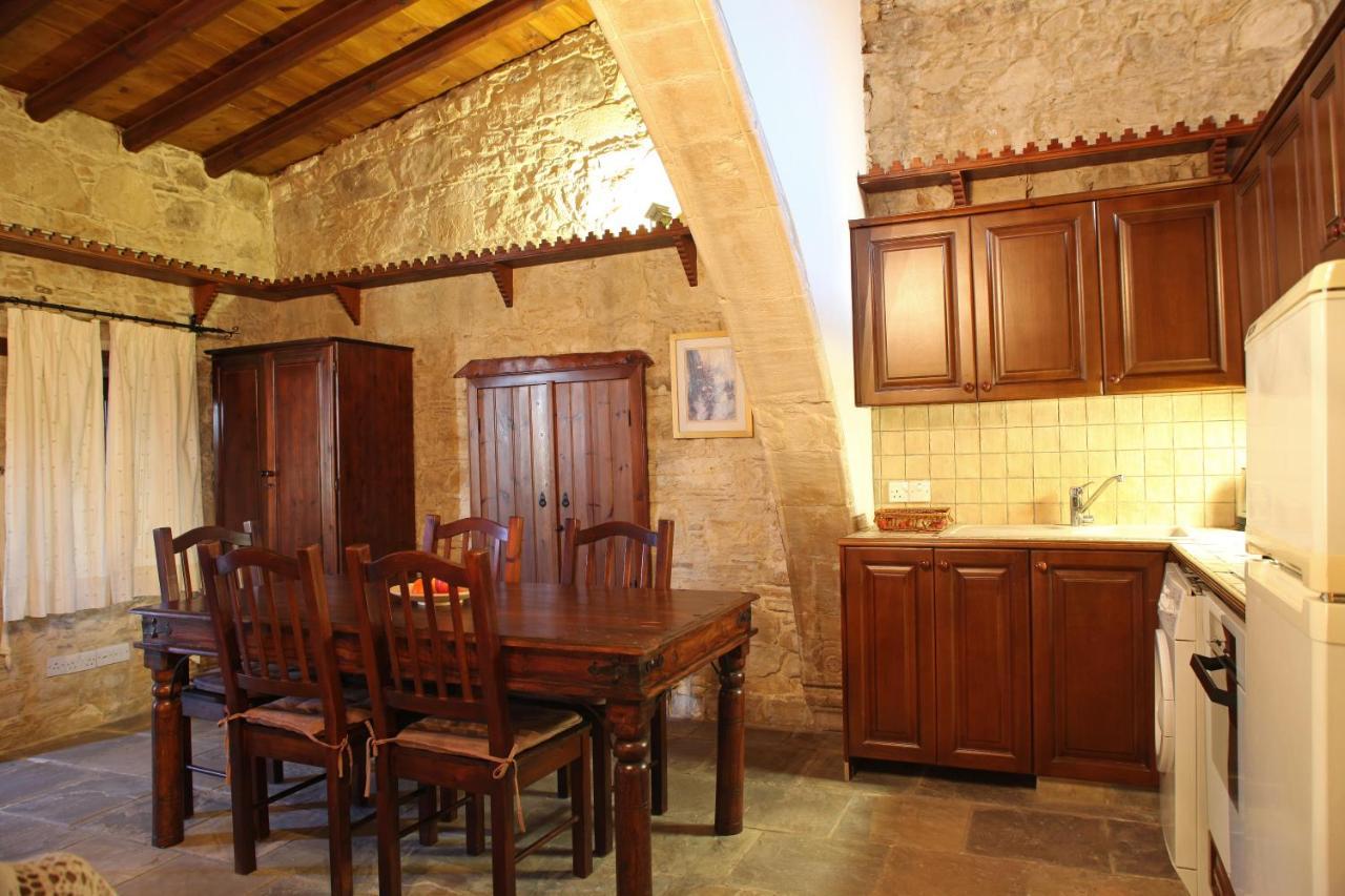 Agrovino Lofou Hotel Buitenkant foto
